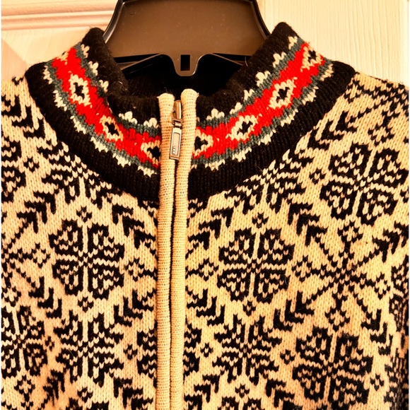 L.L. Bean sweater. 100% wool. Black, off white, red & green. Size L. - Picture 2 of 5